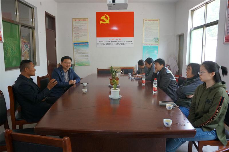 西楊莊:白云天上飄 水環(huán)莊中繞(圖12)